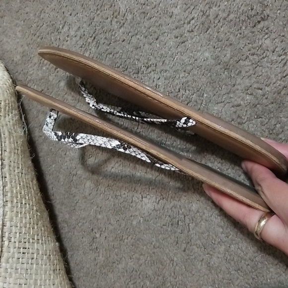 OLD NAVY Snakeprint Sandals/Flip Flops-8 - Picture 5 of 5